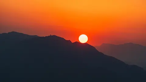 夕阳下的山脉