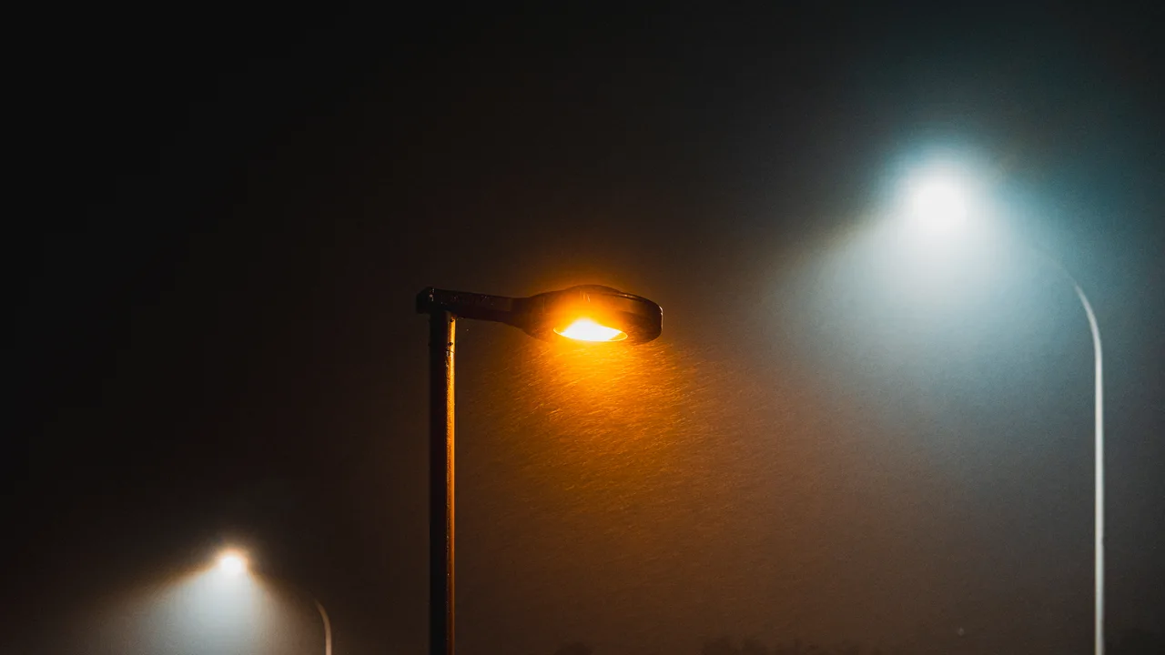 夜晚街道路灯灯光景象