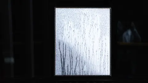 室内黑白画作