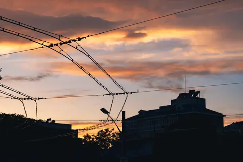 夕阳下的城市剪影