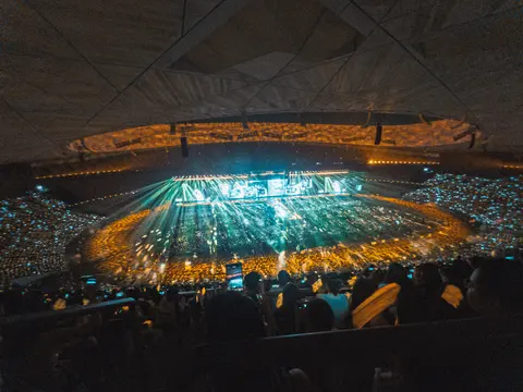 室内场馆舞台灯光演出
